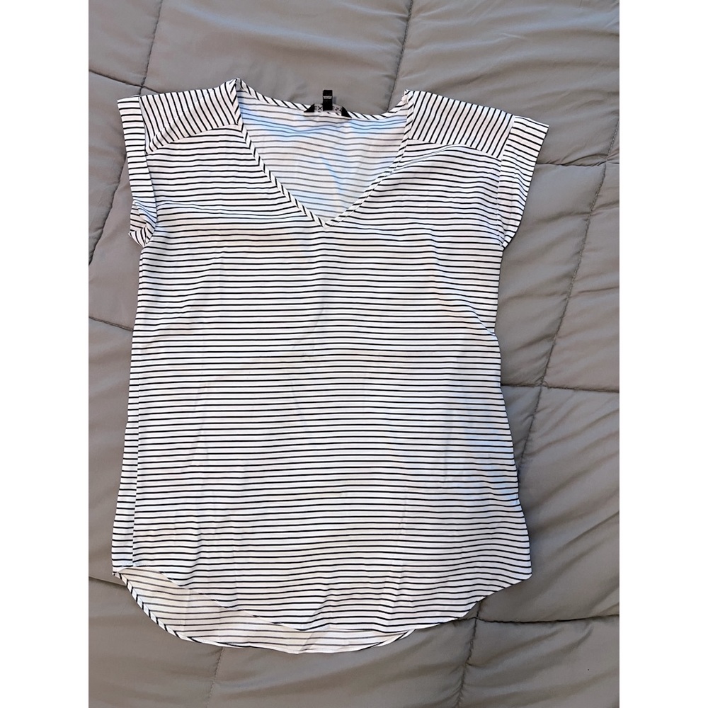 Express Black and White Stripe V-Neck Blouse Size Small